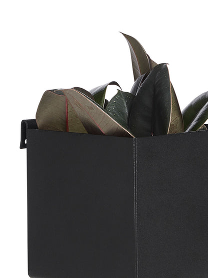 Raw Solution, Perfekt dekorationskasse til kunstige planter og opbevaring, udformet i pulverlakeret stål